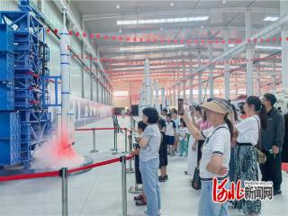 秦皇岛市北戴河区英才社区党委组织社区党员参观航天太空科普展