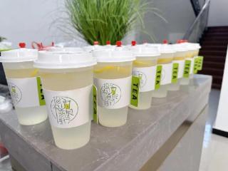 铅山农商银行：助学贷款暖人心，“奶茶银行”递清凉