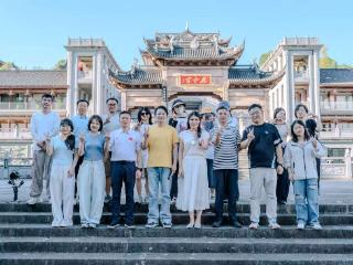 景区“打工人”郑国霖“火出天际” 母校校长：为他骄傲