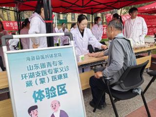 海晏县卫健系统专场文艺汇演圆满举办，援青专家助力传递健康关怀