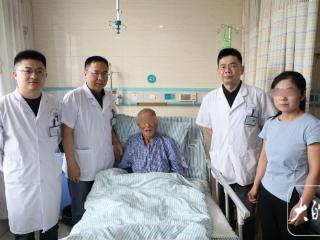 小叶医探 | 103岁老人突发肠梗阻！多学科团队勇闯手术“禁区”