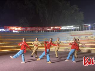 秦皇岛市北戴河区西山社区举办纪念抗战胜利80周年文艺汇演