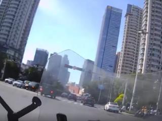 前端疏导，交替护航 ！城区高架路交警一天护送两名伤员及时就医