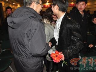 失散多年 曾是“忘年交”；杨叔 有人在满世界找你！