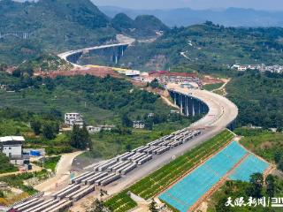 安盘高速智慧生产线赋能山区公路建设｜大抓项目看进度