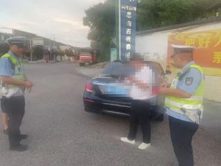 铜仁高速交警成功查获一名网上在逃人员