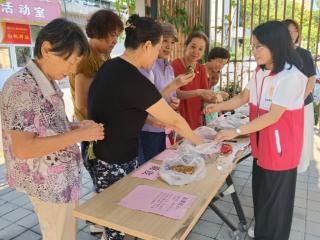 巧手制香囊，邻里情更浓