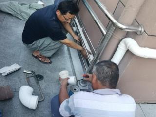 管道“归位”！泰山区徐家楼街道下水泉村消除排水隐患