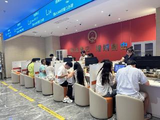 七夕佳节浪漫升温，在威海婚姻登记处见证甜蜜“领证潮”