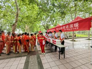 中华财险济宁中支开展“爱心早餐暖一线 金融守护伴同行”活动