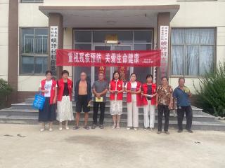 平邑县仲村镇残联联合济南关节外科医院深入峡玕村开展义诊活动