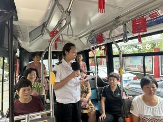七夕来临倡新风 青岛低碳婚车进社区