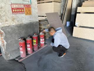 守护安全防线 万家庄村开展企业安全隐患检查行动