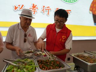 三都尧人山社区：“阳光食堂”暖民心