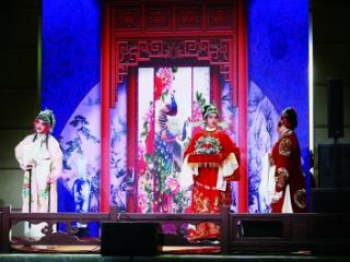 市民游客从“看景”到“入戏”