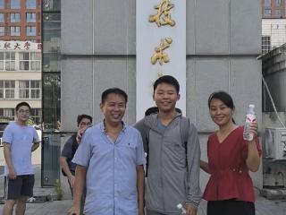 骑电瓶车送孩子去中国科大报道，合肥“学霸家”土菜馆再火！