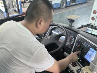 开学季护航 “公交医生”筑牢出行安全防线