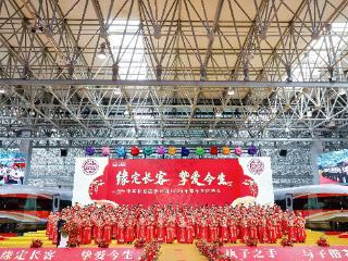 专属婚车驶向幸福 99对新人缘定长客 挚爱今生