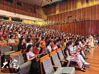 合肥近千名市民合唱《如愿》