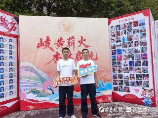 滨医2025级新生报到，来了两对双胞胎