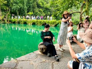 别样的浪漫体验！当绝美山水遇上民俗婚礼