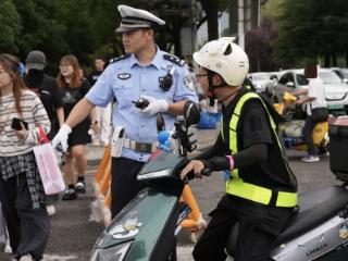 今晚，周深继续在奥体中心开唱！点击查看交通提示