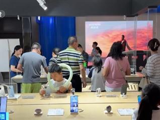 “开学经济”升温！多地学习产品迎销售旺季，联名文具、数码产品热销