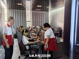 碧江区东门社区关工委开展网吧巡查