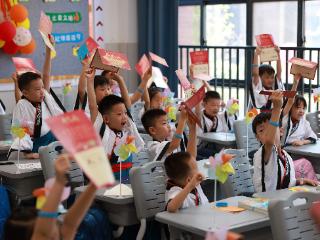 开学啦！郑州中小学花式迎接超长学期