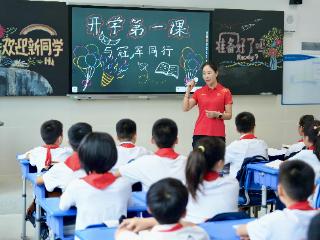 奥运冠军王丽萍受聘为合肥一中学体育校长 建议同学们每天抽出15至20分钟进行微锻炼