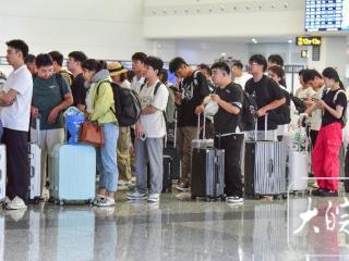 暑运期间阜阳铁路发送旅客377.9万人次