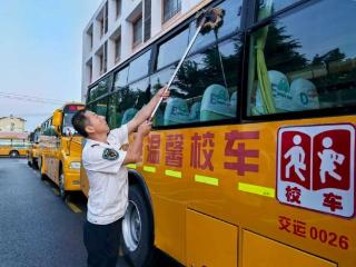 新学期出发！青岛温馨校车开学首日护航12.7万学子上学