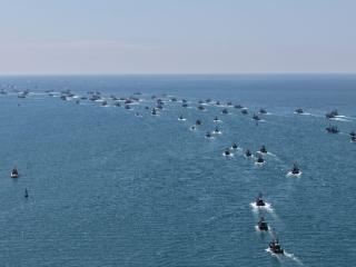 青岛开海震撼来袭！积米崖渔港千帆竞发，争“鲜”出海