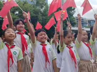 荆楚开学联播丨科技碰撞炽热爱国情