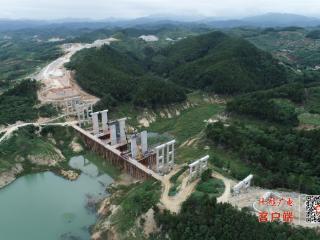 G316武当山段新建工程骆驼沟大桥桥梁墩柱浇筑完成