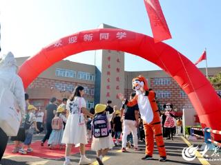 思想生长向未来 英才少年启新程 东营市英才小学2025年开学典礼举行