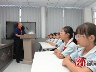 唐山市路南区实验小学“开学第一课”：老兵故事从相册走进少年心