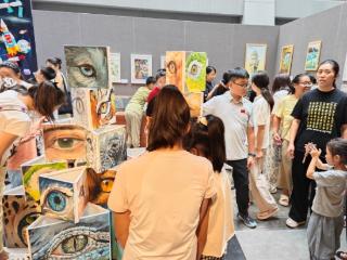 把诗句画成画 把故事染成色 “画语文心”儿童艺术展亮相