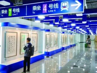 草场门地铁站变身“微型艺术展馆”