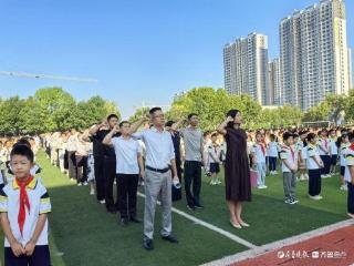 开学季，这位女校长送给学生四颗“成长种子”
