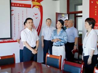 开学第一天，山东服装职业学院领导检查新学期开学工作