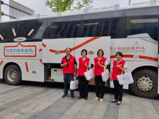 中建城服岳麓片区党支部无偿献血主题党日活动