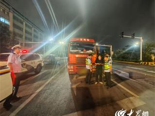 凌晨治超“回马枪” 超载车辆无处遁形
