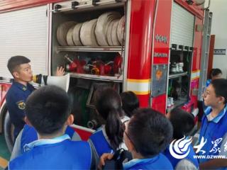 芝罘中学学生走进消防大队开展消防安全实践活动