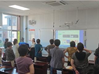“老同学”再聚首 3.8万余名银发学员今天开学了