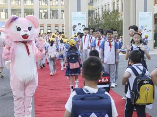 铭记历史传薪火，砥砺奋进向未来——泉秀学校小学部2025年开学典礼隆重举行