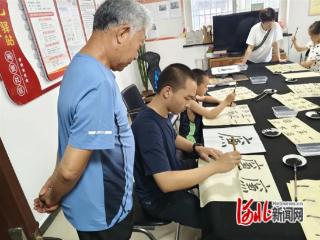 秦皇岛市山海关区海景社区开展“墨香传廉情 清风伴成长”主题书法活动
