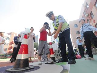 廊坊交警护航开学季 筑牢校园交通安全防线