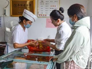 中秋临近，阜阳百年月饼店开炉