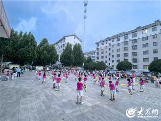 汶上县汶上街道北门社区举办儿童趣味运动会